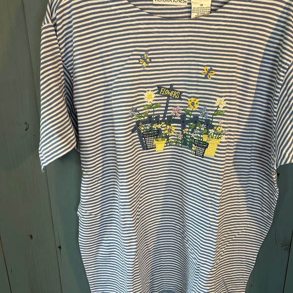New Victoria Jones Blue Striped Tee with Floral Embroidery S/S Tee | Women’s 1x - Picture 1 of 10